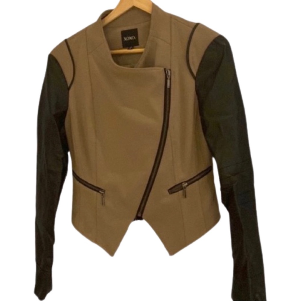 Xoxo women's jacket. Perfect for a night out in town, or simply for work. Size.M